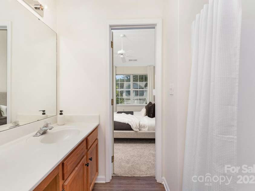 12624 Cedar Crossings Drive, Charlotte, NC 28273.  MLS# CAR4252686, YatesRealty ID 10341. Primary bathroom