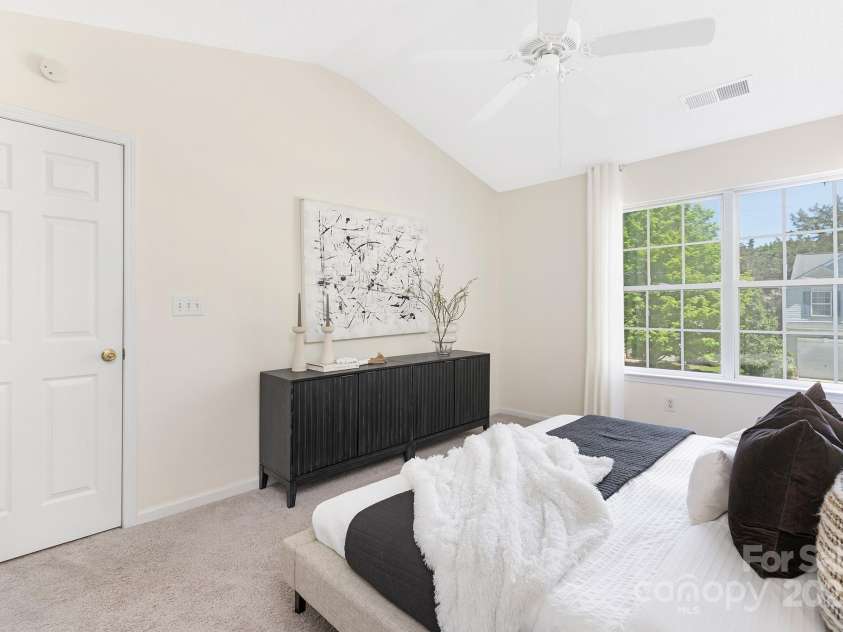 12624 Cedar Crossings Drive, Charlotte, NC 28273.  MLS# CAR4252686, YatesRealty ID 10341. Primary bedroom