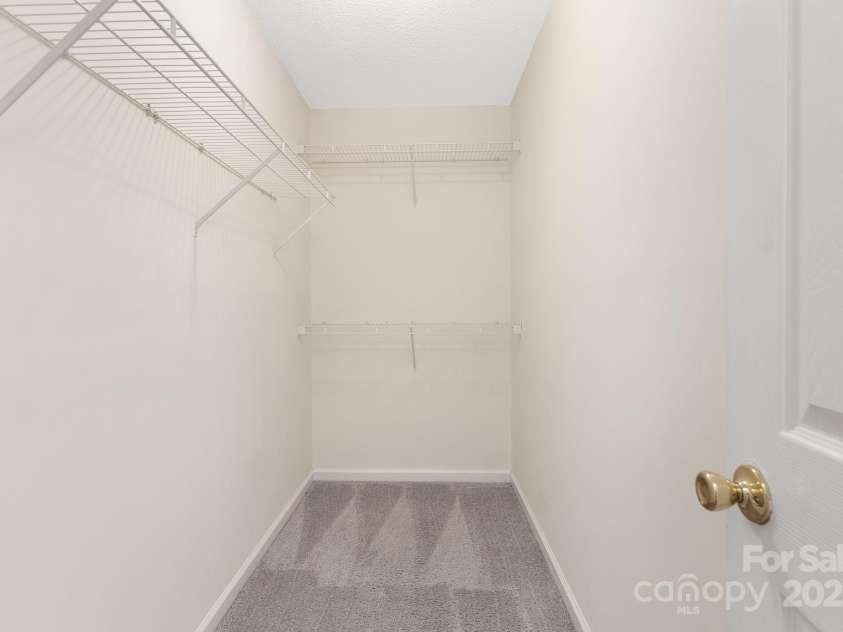 12624 Cedar Crossings Drive, Charlotte, NC 28273.  MLS# CAR4252686, YatesRealty ID 10341. Walk-in closest in primary bedroom