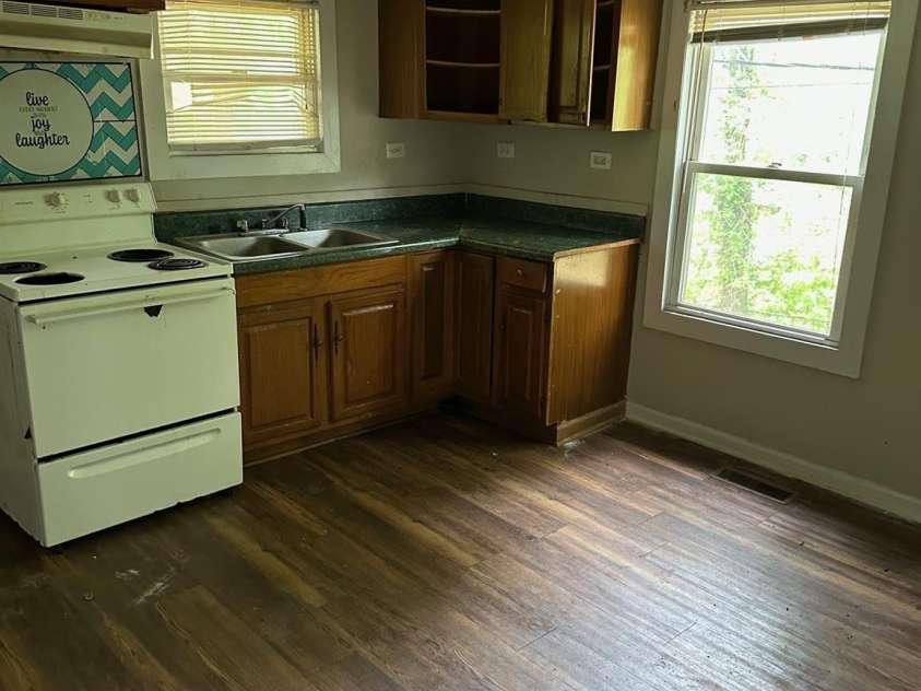 1047 Ridge Avenue, Gastonia, NC 28052.  MLS# CAR4250373, YatesRealty ID 10342. 