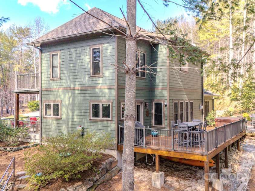 1703 Southpointe Drive, Morganton, NC 28655.  MLS# CAR4231336, YatesRealty ID 10343. 