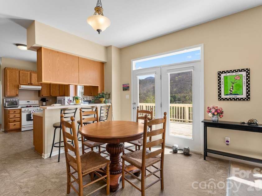 267 Eagles Trace, Canton, NC 28716.  MLS# CAR4358414, YatesRealty ID 10343. Breakfast Nook
