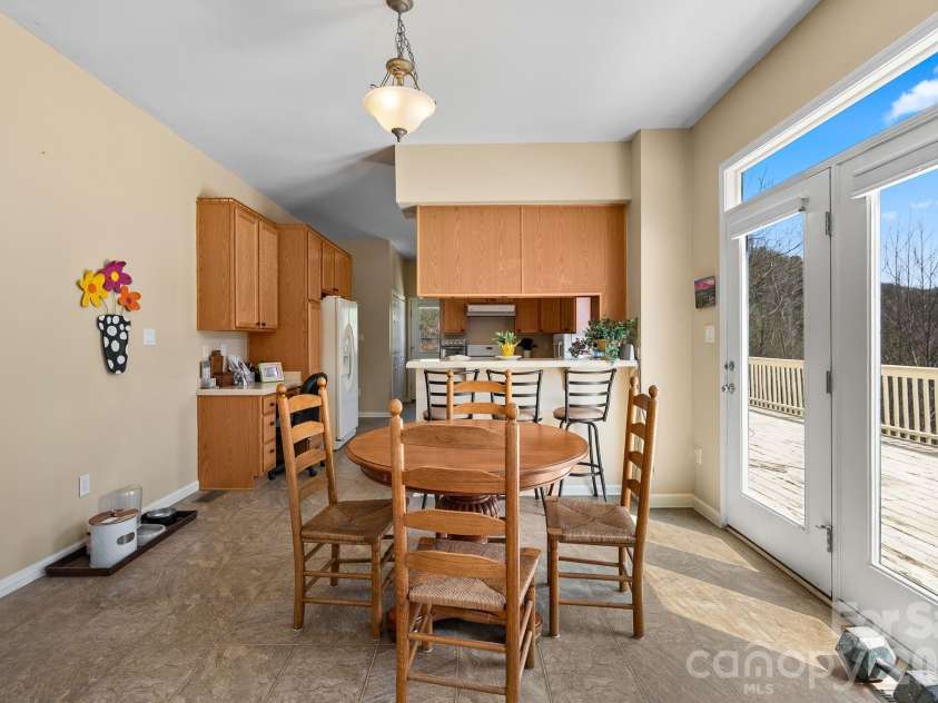 267 Eagles Trace, Canton, NC 28716.  MLS# CAR4358414, YatesRealty ID 10343. Breakfast Nook