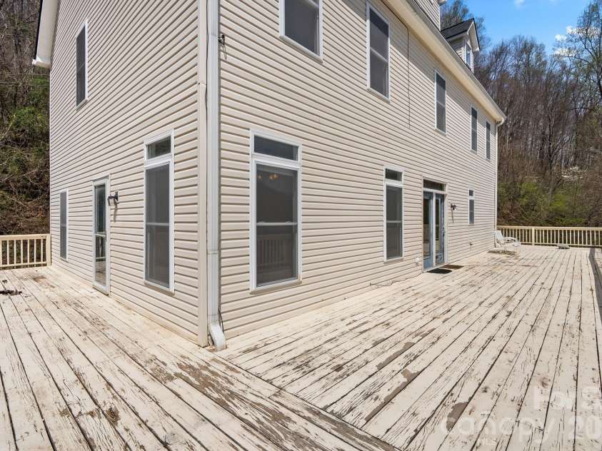 267 Eagles Trace, Canton, NC 28716.  MLS# CAR4358414, YatesRealty ID 10343. Deck