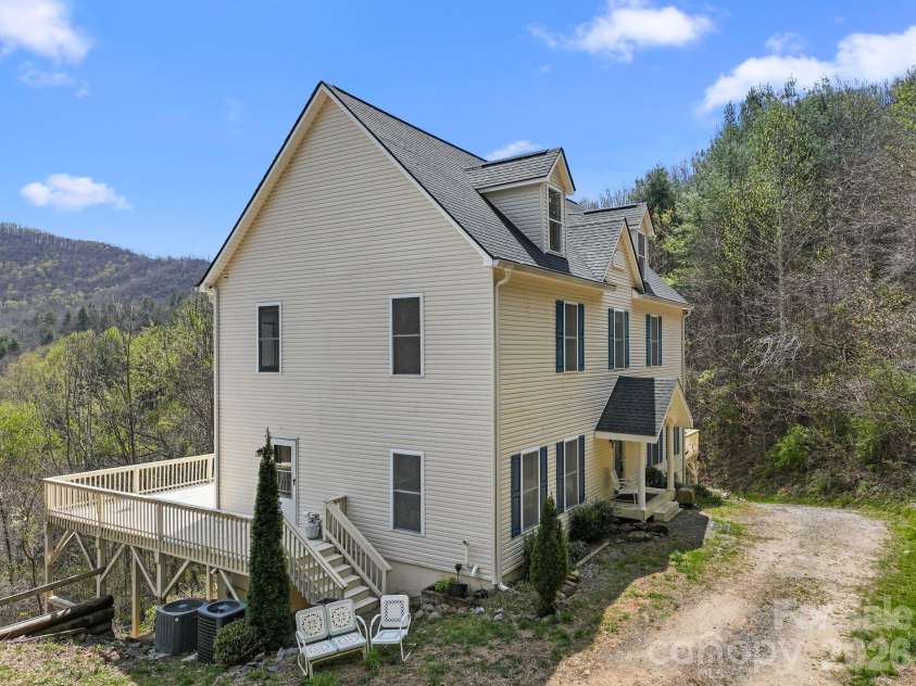 267 Eagles Trace, Canton, NC 28716.  MLS# CAR4358414, YatesRealty ID 10343. Eagles Trace
