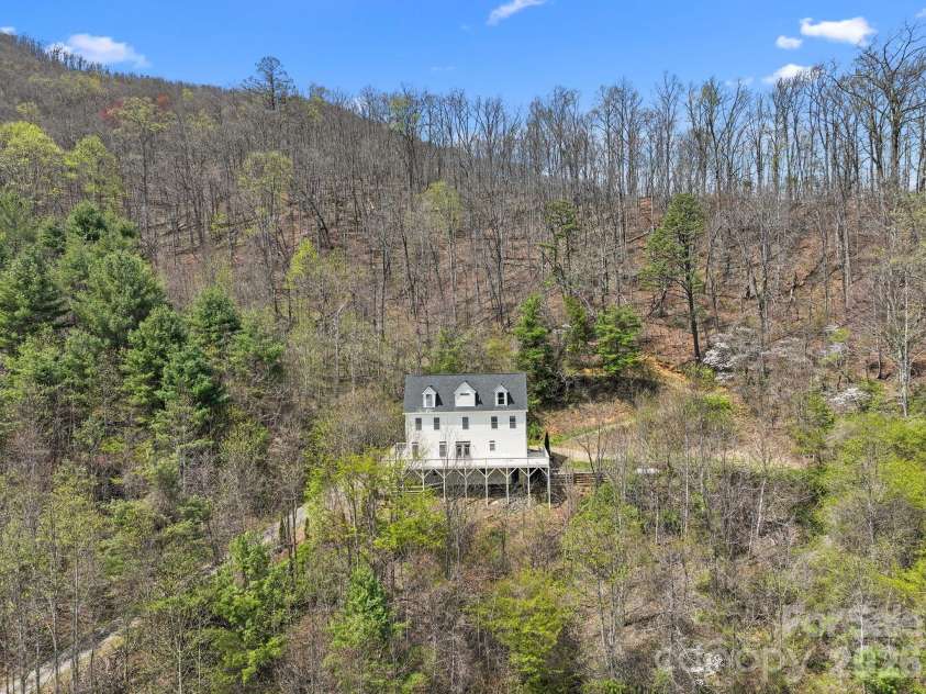 267 Eagles Trace, Canton, NC 28716.  MLS# CAR4358414, YatesRealty ID 10343. Eagles Trace