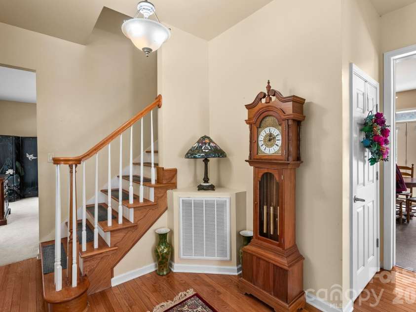 267 Eagles Trace, Canton, NC 28716.  MLS# CAR4358414, YatesRealty ID 10343. Foyer