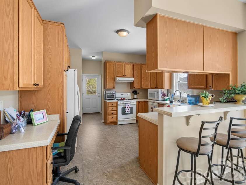 267 Eagles Trace, Canton, NC 28716.  MLS# CAR4358414, YatesRealty ID 10343. Kitchen