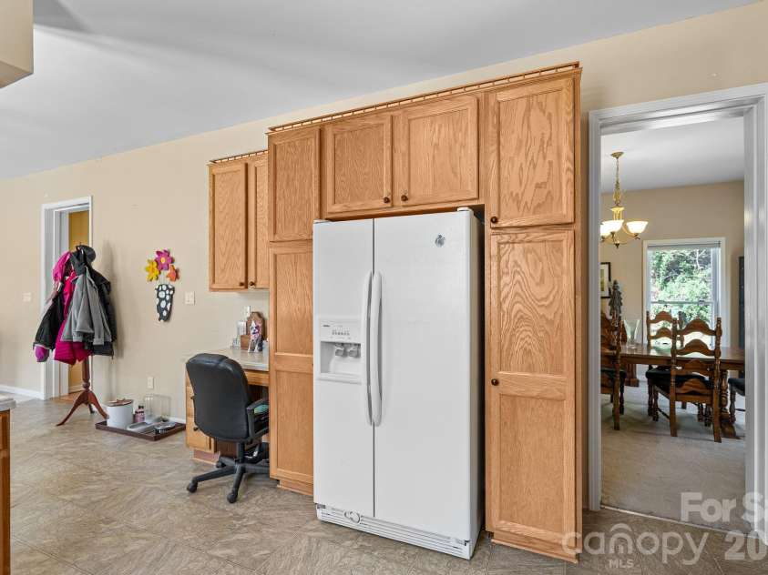 267 Eagles Trace, Canton, NC 28716.  MLS# CAR4358414, YatesRealty ID 10343. Kitchen