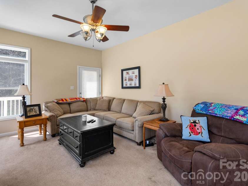 267 Eagles Trace, Canton, NC 28716.  MLS# CAR4358414, YatesRealty ID 10343. Living Room