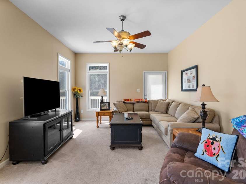 267 Eagles Trace, Canton, NC 28716.  MLS# CAR4358414, YatesRealty ID 10343. Living Room