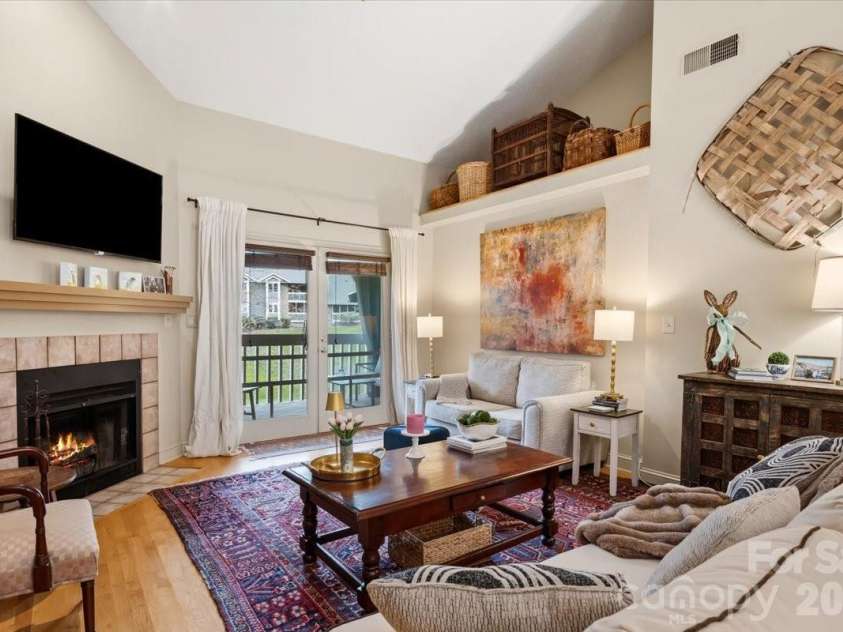 6 Willow Tree Run, Asheville, NC 28803.  MLS# CAR4365587, YatesRealty ID 10345. 