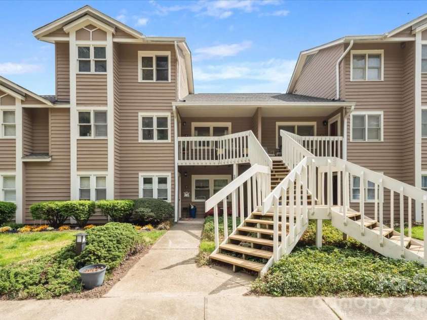 6 Willow Tree Run, Asheville, NC 28803.  MLS# CAR4365587, YatesRealty ID 10345. 