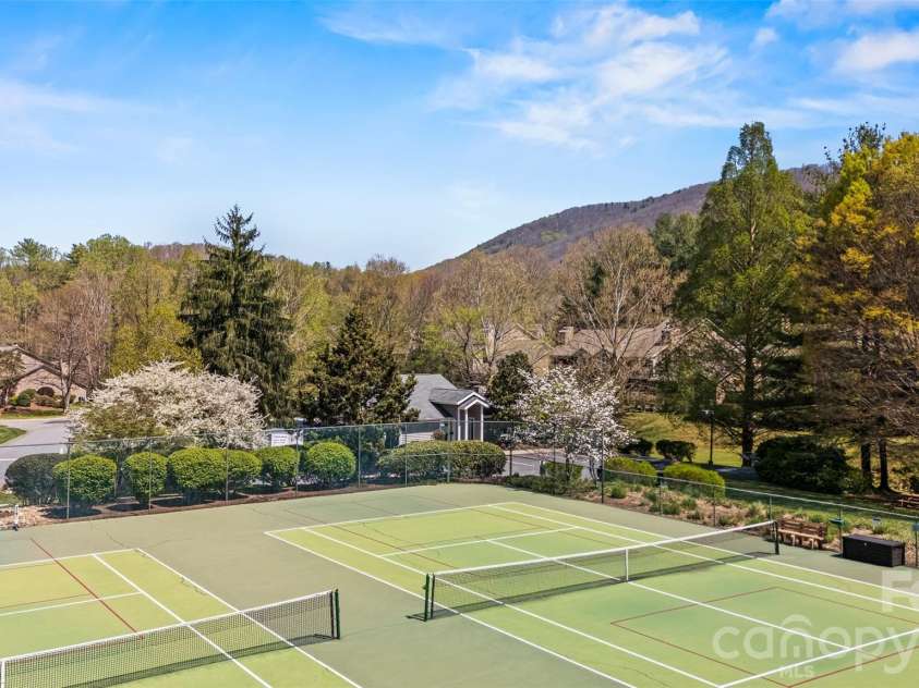 6 Willow Tree Run, Asheville, NC 28803.  MLS# CAR4365587, YatesRealty ID 10345. 