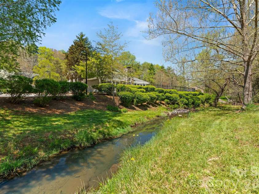 6 Willow Tree Run, Asheville, NC 28803.  MLS# CAR4365587, YatesRealty ID 10345. 