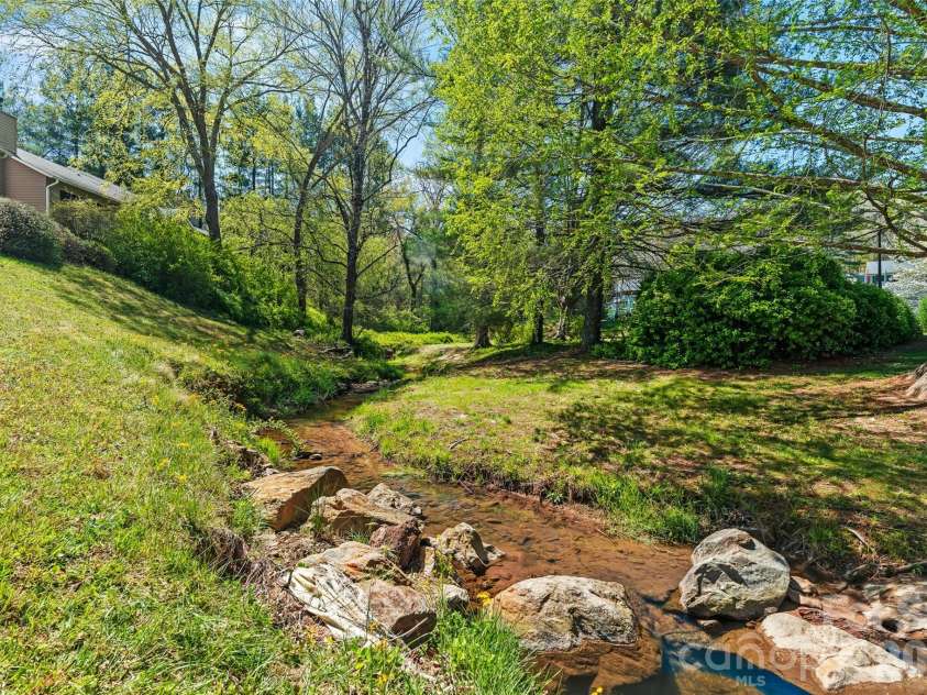 6 Willow Tree Run, Asheville, NC 28803.  MLS# CAR4365587, YatesRealty ID 10345. 