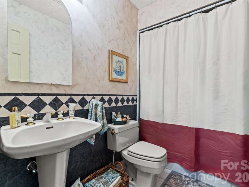 6 Willow Tree Run, Asheville, NC 28803.  MLS# CAR4365587, YatesRealty ID 10345. 