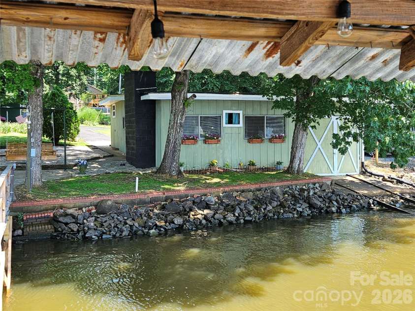 570 Lake Drive 9 Drive, Lexington, NC 27292.  MLS# CAR4368009, YatesRealty ID 10347. 