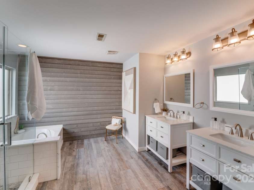 1504 Ridge Haven Road, Waxhaw, NC 28173.  MLS# CAR4241145, YatesRealty ID 10348. Primary Bath