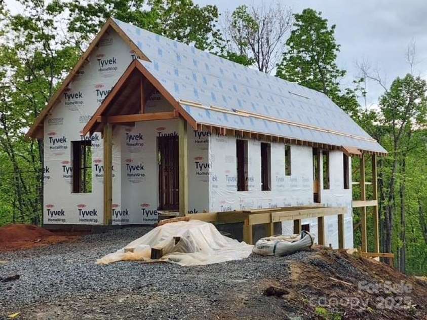 371 Falls View Drive, Pisgah Forest, NC 28768.  MLS# CAR4242719, YatesRealty ID 10349. 