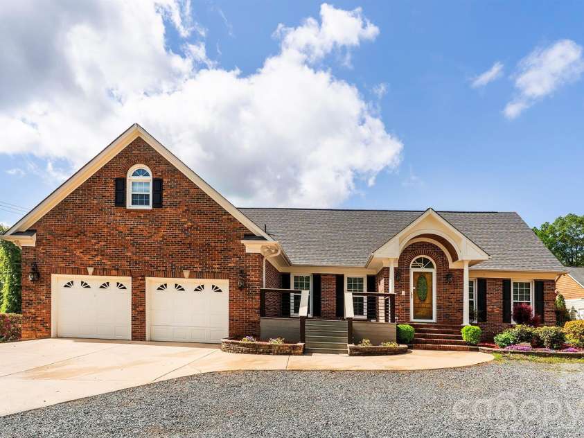 8219 Starnes Randall Road, Charlotte, NC 28215.  MLS# CAR4368480, YatesRealty ID 10349. 