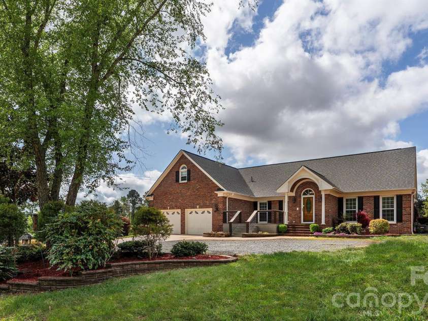 8219 Starnes Randall Road, Charlotte, NC 28215.  MLS# CAR4368480, YatesRealty ID 10349. 