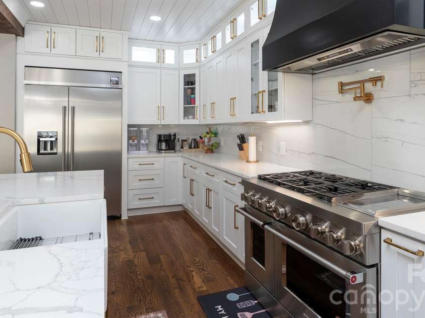 8219 Starnes Randall Road, Charlotte, NC 28215.  MLS# CAR4368480, YatesRealty ID 10349. 