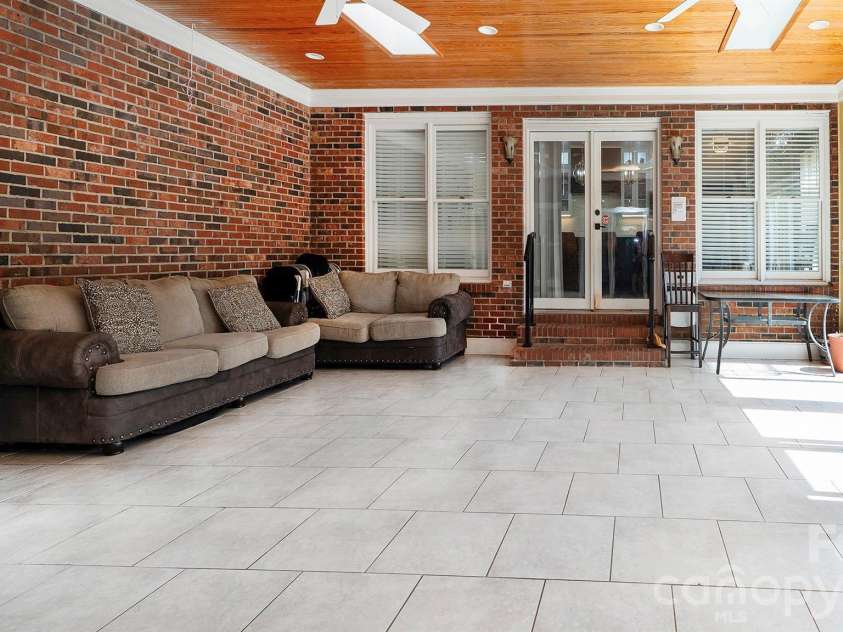 8219 Starnes Randall Road, Charlotte, NC 28215.  MLS# CAR4368480, YatesRealty ID 10349. 