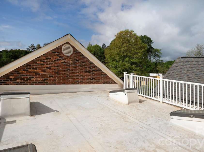 8219 Starnes Randall Road, Charlotte, NC 28215.  MLS# CAR4368480, YatesRealty ID 10349. 