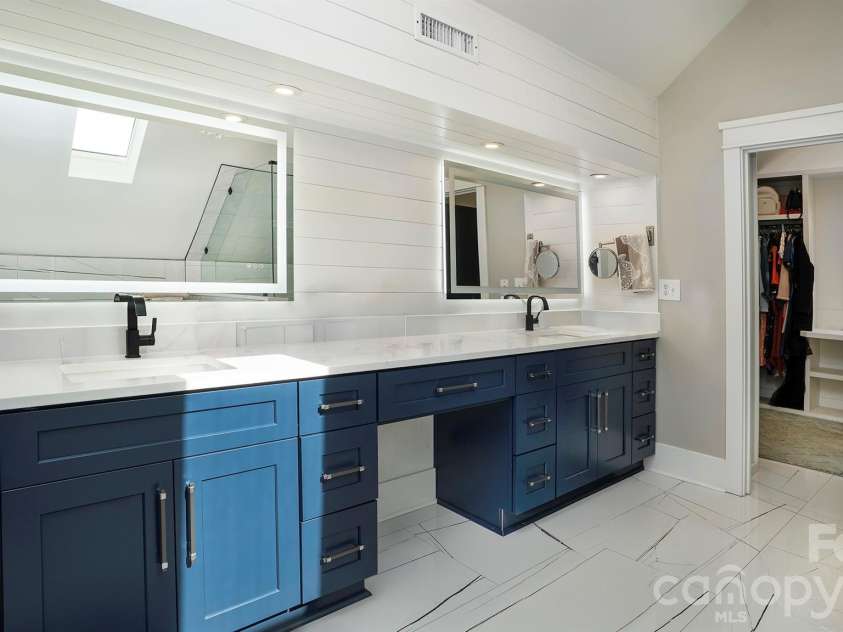 8219 Starnes Randall Road, Charlotte, NC 28215.  MLS# CAR4368480, YatesRealty ID 10349. 