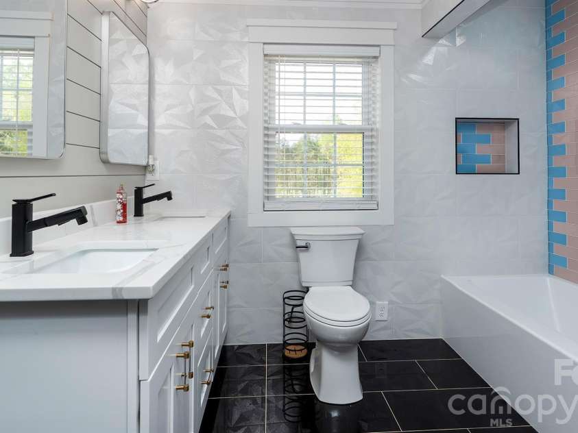 8219 Starnes Randall Road, Charlotte, NC 28215.  MLS# CAR4368480, YatesRealty ID 10349. 