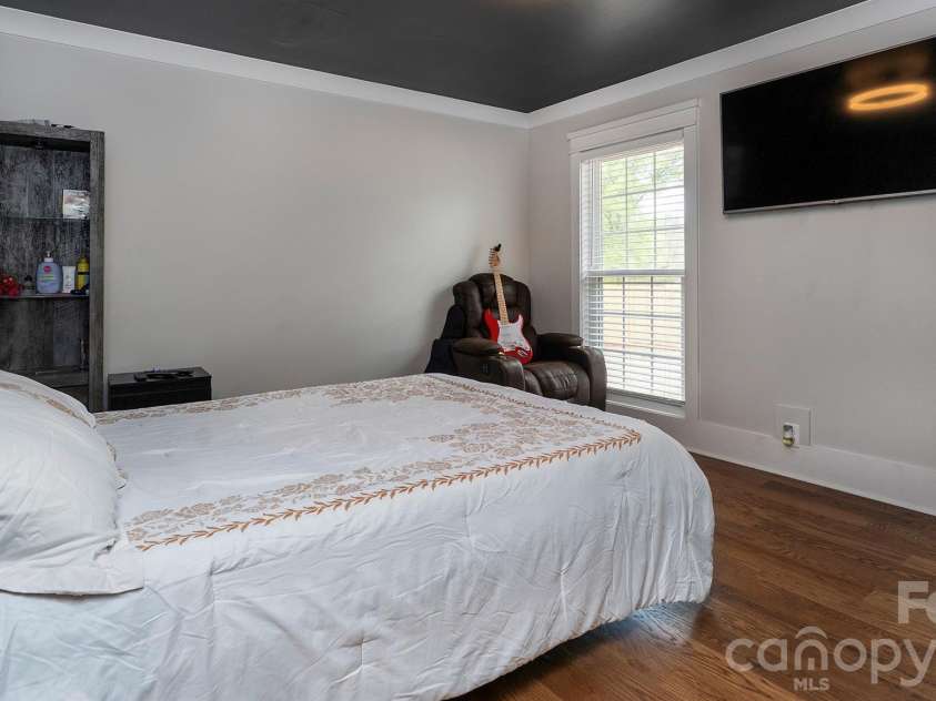 8219 Starnes Randall Road, Charlotte, NC 28215.  MLS# CAR4368480, YatesRealty ID 10349. 