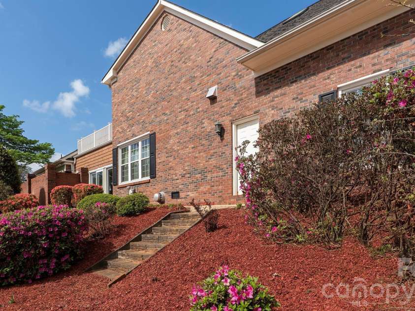 8219 Starnes Randall Road, Charlotte, NC 28215.  MLS# CAR4368480, YatesRealty ID 10349. 