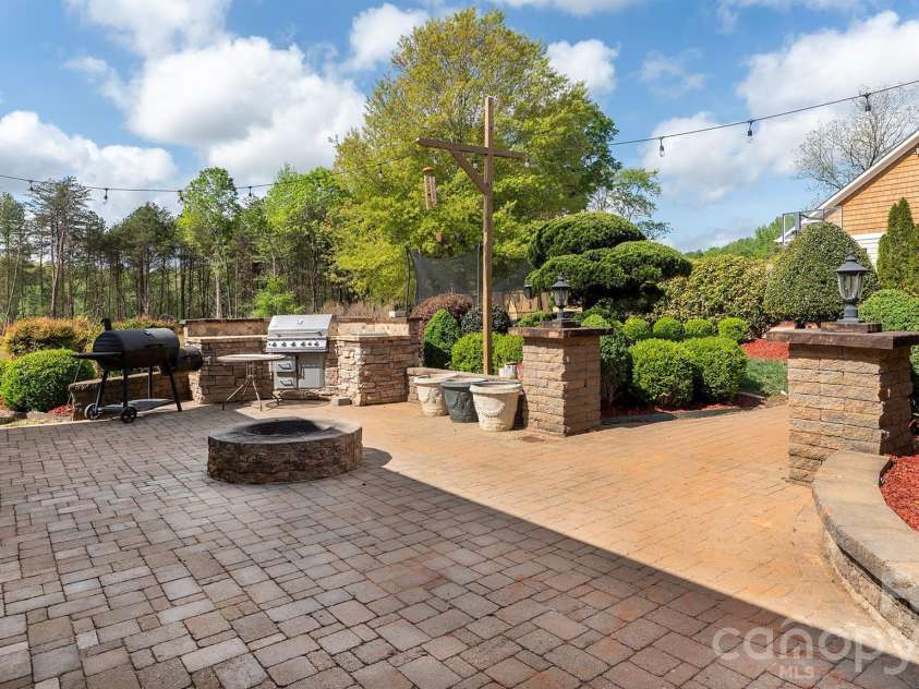 8219 Starnes Randall Road, Charlotte, NC 28215.  MLS# CAR4368480, YatesRealty ID 10349. 