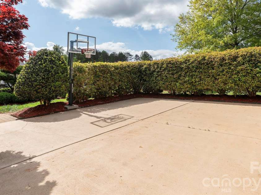 8219 Starnes Randall Road, Charlotte, NC 28215.  MLS# CAR4368480, YatesRealty ID 10349. 