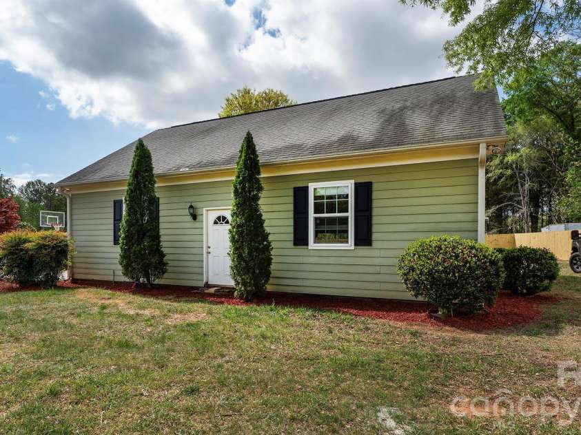 8219 Starnes Randall Road, Charlotte, NC 28215.  MLS# CAR4368480, YatesRealty ID 10349. 