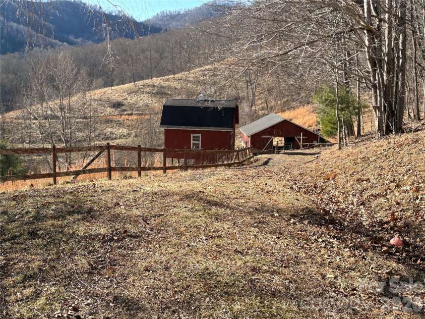 219 Rocking Horse Trail, Burnsville, NC 28714.  MLS# CAR4338030, YatesRealty ID 1035. 