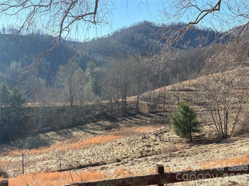 219 Rocking Horse Trail, Burnsville, NC 28714.  MLS# CAR4338030, YatesRealty ID 1035. 