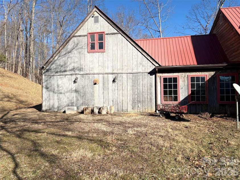 219 Rocking Horse Trail, Burnsville, NC 28714.  MLS# CAR4338030, YatesRealty ID 1035. 