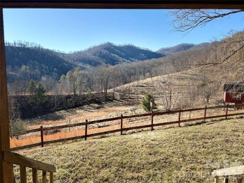 219 Rocking Horse Trail, Burnsville, NC 28714.  MLS# CAR4338030, YatesRealty ID 1035. 