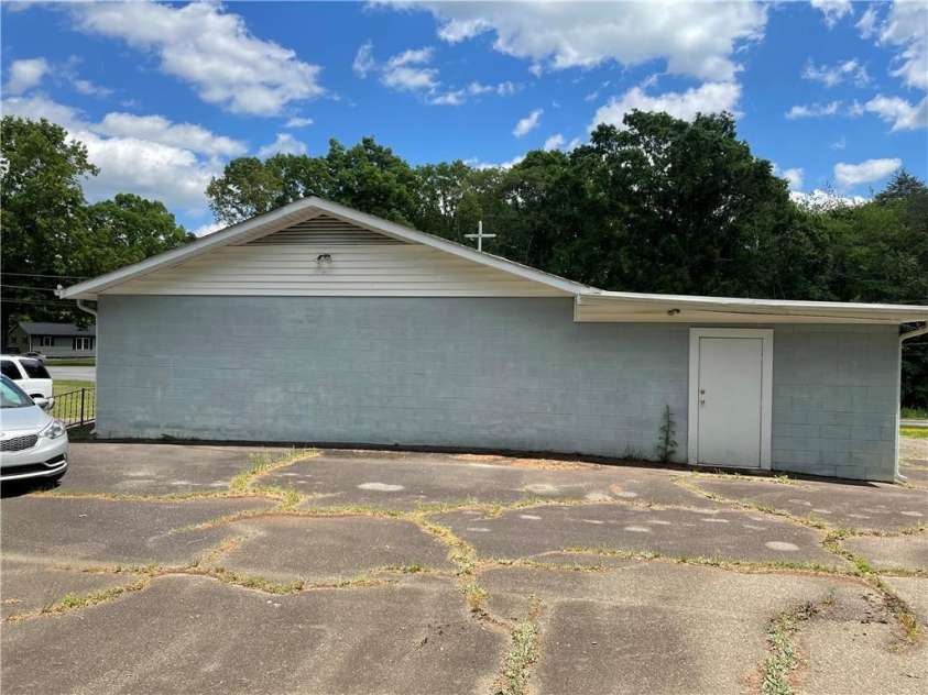 3391 Briarwood Drive, Maiden, NC 28650.  MLS# CAR3940469, YatesRealty ID 1035. 