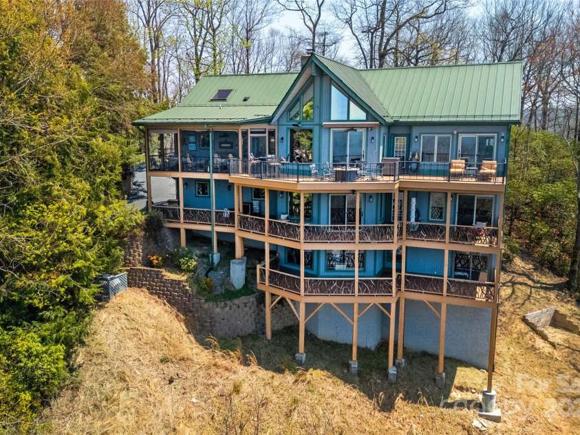 170 Oakanoah Court, Brevard, NC 28712.  MLS# CAR4247487, YatesRealty ID 10350. Awesome Views from every Deck