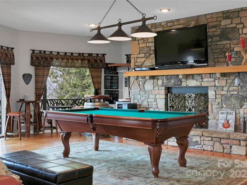 170 Oakanoah Court, Brevard, NC 28712.  MLS# CAR4247487, YatesRealty ID 10350. Gas log Fireplace