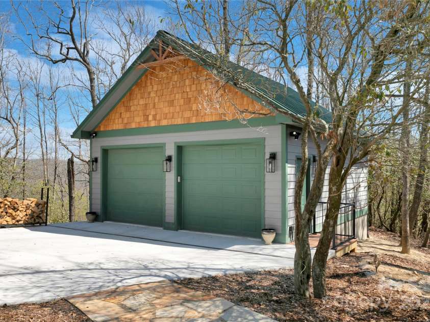 170 Oakanoah Court, Brevard, NC 28712.  MLS# CAR4247487, YatesRealty ID 10350. Newly Built 2 Car Garage
