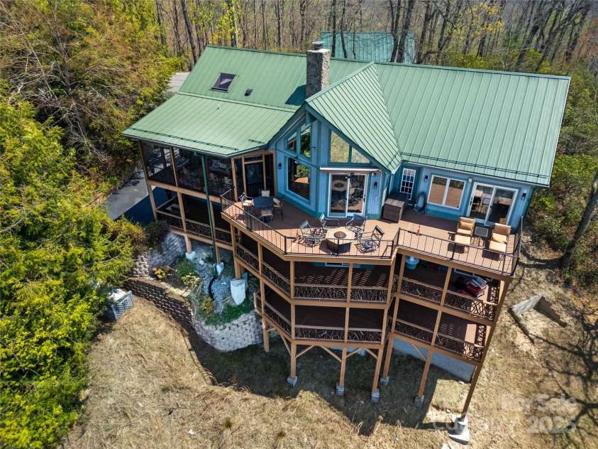 170 Oakanoah Court, Brevard, NC 28712.  MLS# CAR4247487, YatesRealty ID 10350. Outdoor Living