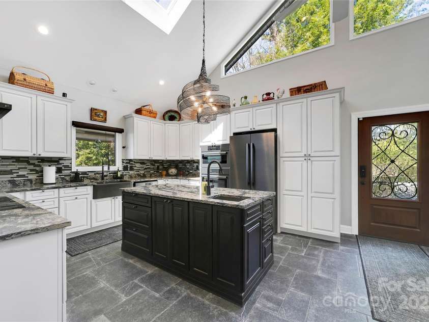170 Oakanoah Court, Brevard, NC 28712.  MLS# CAR4247487, YatesRealty ID 10350. Spacious Kitchen
