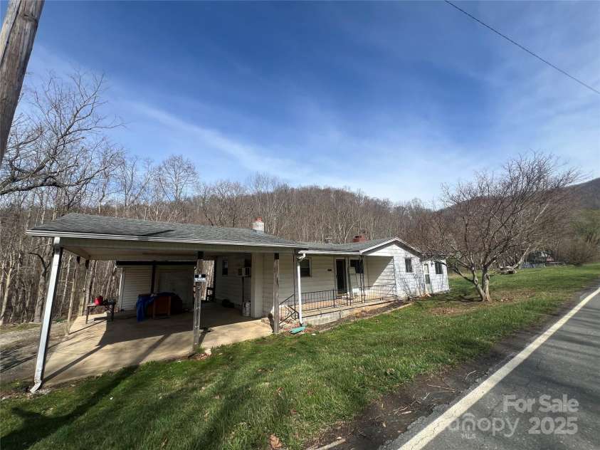 1381 Bear Creek Road, Bakersville, NC 28705.  MLS# CAR4227887, YatesRealty ID 10351. 