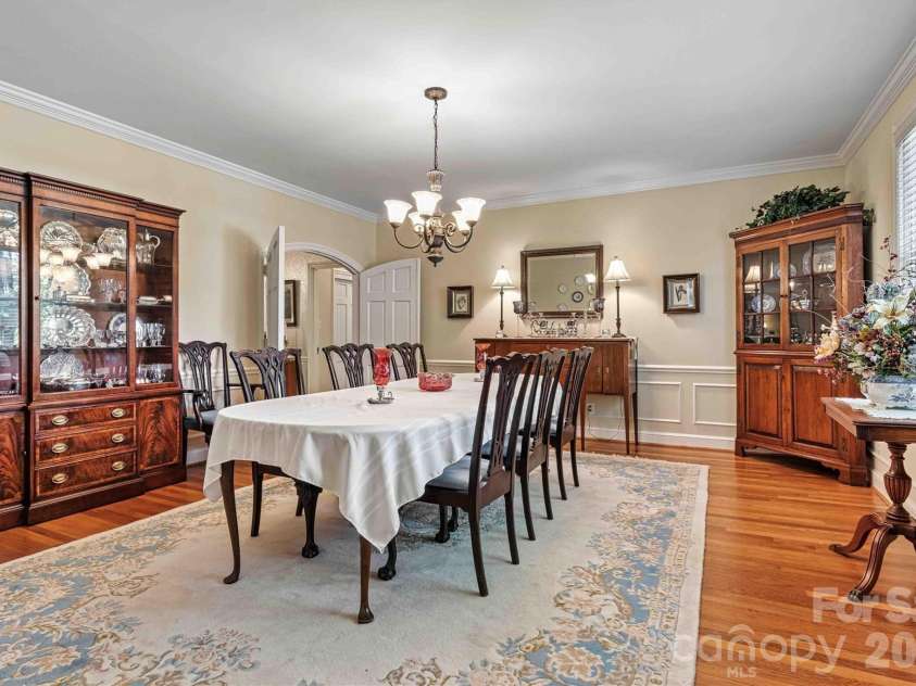 842 North Center Street, Hickory, NC 28601.  MLS# CAR4368578, YatesRealty ID 10351. Formal Dining/Foyer Entry View