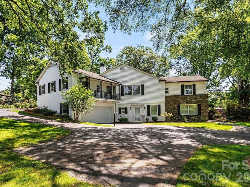 842 North Center Street, Hickory, NC 28601.  MLS# CAR4368578, YatesRealty ID 10351. Garage Entry/Basement View