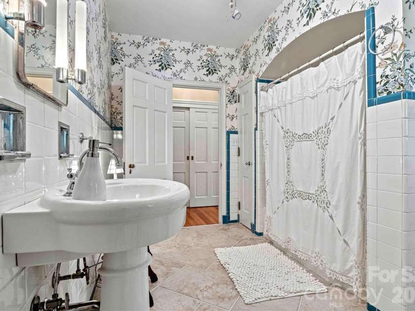 842 North Center Street, Hickory, NC 28601.  MLS# CAR4368578, YatesRealty ID 10351. Left Front Primary Suite/Entry View